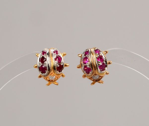 Paar Ohrstecker, 750 GG/WG (gest.), 'Marienkäfer', Rubine/0,64 ct und Brill./ca. 0,06 ct