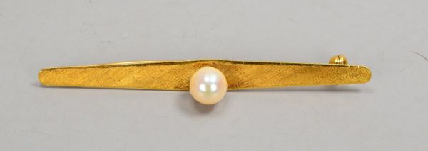 Stabbrosche, 750 GG (gest.), mit einzelner Perle; Länge 6 cm, Gew. 4,60 g