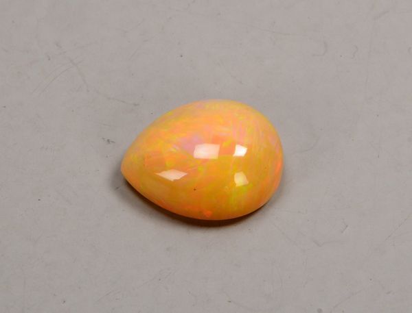 Loser natürl. Opal von ca. 16,95 ct, tropfenförmiger Stein im Cabochonschliff