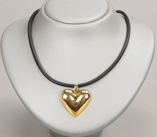 Collier, figürl. 585 GG-Anhänger, 'Herz', an Kautschukband/585 GG-Schließe