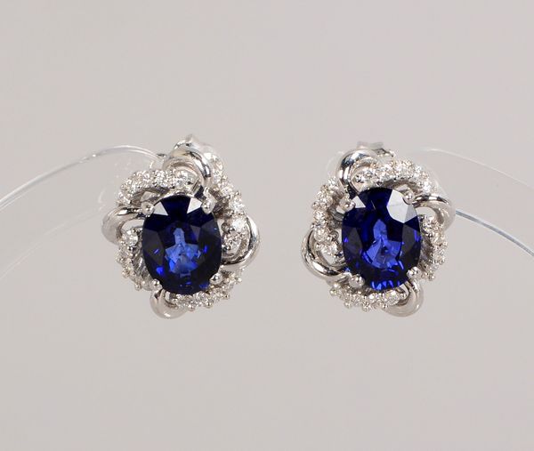 Paar Ohrstecker, 750 WG, mit Saphiren/3,28 ct, und Diamanten/0,36 ct