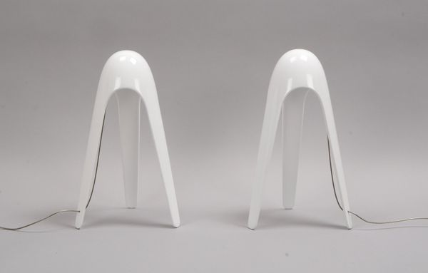 Martinelli Luce/Italien, Paar Designer-Leuchten, 'Cyborg', Aluminium/weiß lackiert