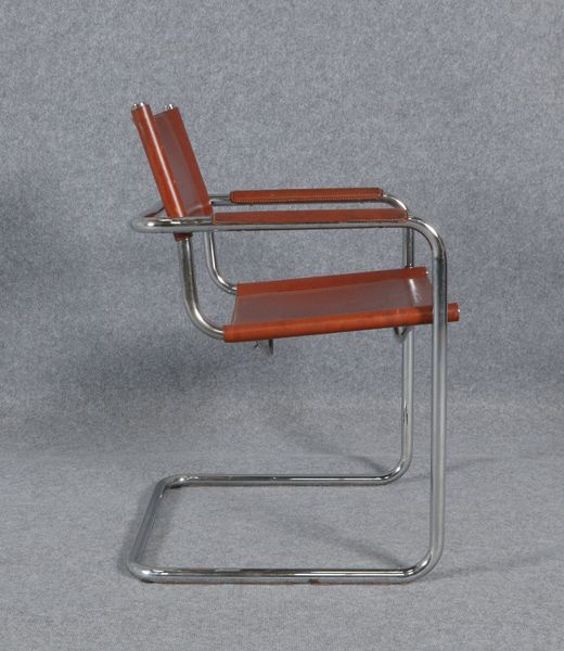 Freischwinger (im Bauhaus-Stil), Chrom, mit Kernleder in Dunkelbraun; Lehnhöhe 79 cm
