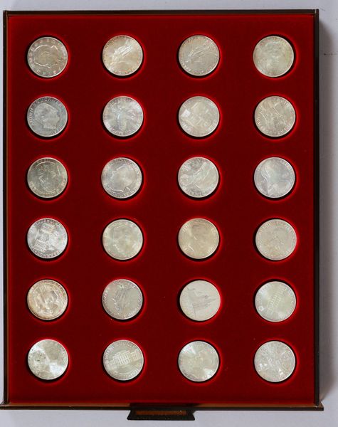 Münzsammlung, 'Österreich': '25 Schilling', im Leuchtturm-Münztableau