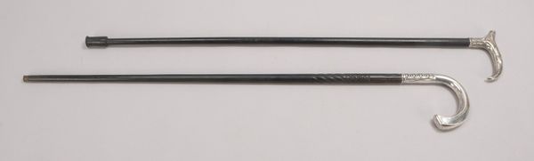 2 Gehstöcke, versch. Ausführungen, jeweils mit Silbergriff - Jugendstil-Dekor