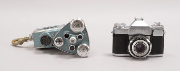 2 Sammler-Kameras: Zeiss Ikon-'Contaflex', und Eugen Bauer-'88D'