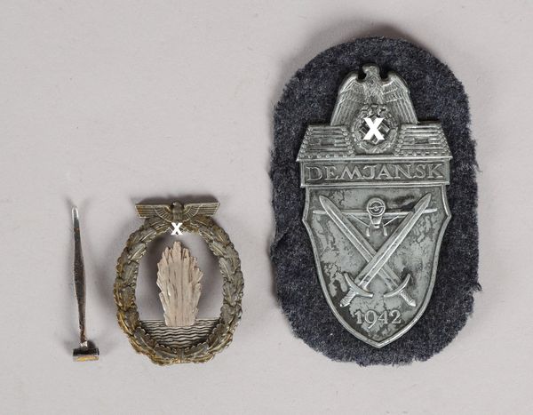 2x Militaria-Abz. ('III. Reich'): 'Minensucher', und 'Demjansk'-Ärmelschild