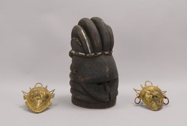 Kl. Sammlerobjekte-Konvolut (Afrika): Ritualmaske, Holz; und 2x Bronzen, 'Köpfe'