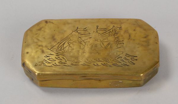 Tabakdose (18. Jhdt.), Metall feuervergoldet, Deckel mit graviertem Schiffsmotiv