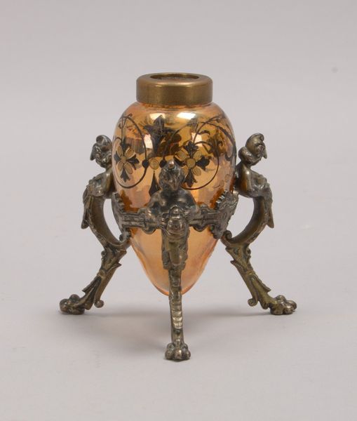 Kl. Tischvase, Amphorenform, orangef. Glas, Schwarzlot-Malerei/Gold, mit Metallmontur