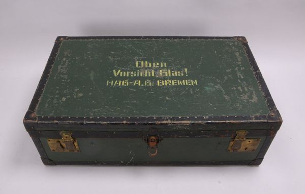 Original Kaffee-Transportkiste, 'Kaffee Hag', Holz, Metallbeschläge, Ledergriffe