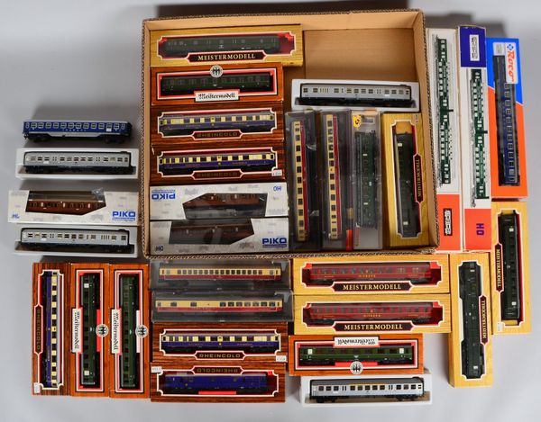 Modelleisenbahn-Sammlerkonvolut, 'H0', versch. Personenwaggons, OVP, 28 Stück