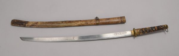 Katana (Japan), einf. Klinge einseitig geschärft/geätzt, Messing-Tsuba, mit Ledergriff