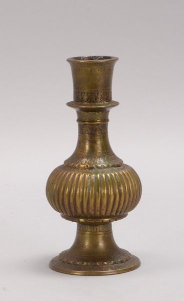 Bronzevase (Indien), umlaufend mit Reliefdekor; Höhe 19 cm