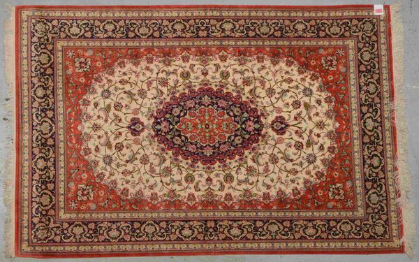 Seidenteppich, feine Knüpfung, ca. 800 Knoten/qm, Flor in gutem Zustand; Maße 204 x 134 cm