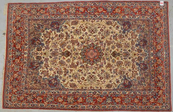 Isfahan, feine Knüpfung, ca. 700.000 Knoten/qm, Flor in gutem Zustand