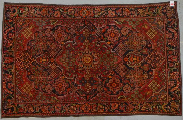 Antiker Orientteppich (Malayer-Gebiet), mittelfeine Kn., Pflanzenfarben, ringsum gekettelt