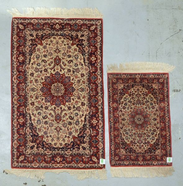 2 Isfahan-Brücken (China), sehr feine Knüpfung, Flor in gutem Zustand