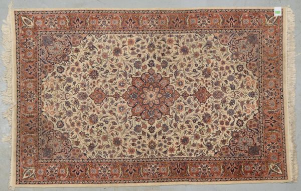 Orientteppich, mittelfeine Kn., hellgrundig, gleichm. Flor - in gutem Zustand