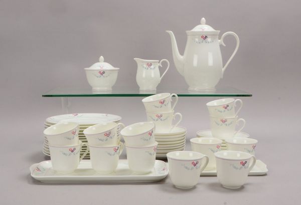 Villeroy & Boch, Kaffeeservice, Dekor 'Bel Fiore', für 14 Pers., und Kuchenplatte