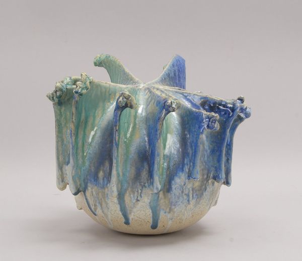 Künstler-Keramikobjekt, abstrakte Ausf., mit Laufglasur in Blau-Grün; Höhe 25 cm