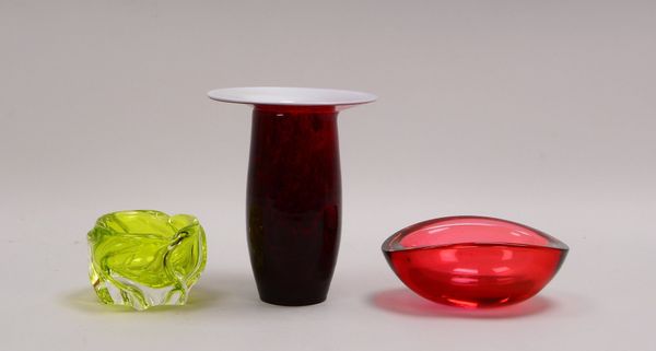 3 Designer-Glasteile: 1 Tischvase und 2x Schalen; Durchmesser Ø 7,5 cm - Ø 20 cm
