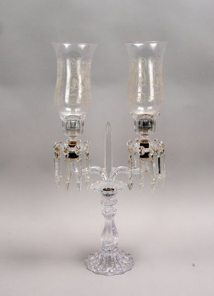 Kristall-Tischleuchter, 2-fl., Glasschirme mit feinsten Grav./Ätzungen, Kristallprismen-Beh.