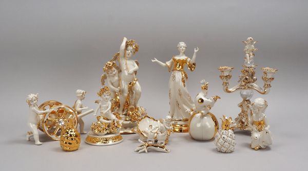 Capodimonte, 5 Porzellanteile: 'Ananas', 'Dame', Schale/versch. Engelsfiguren