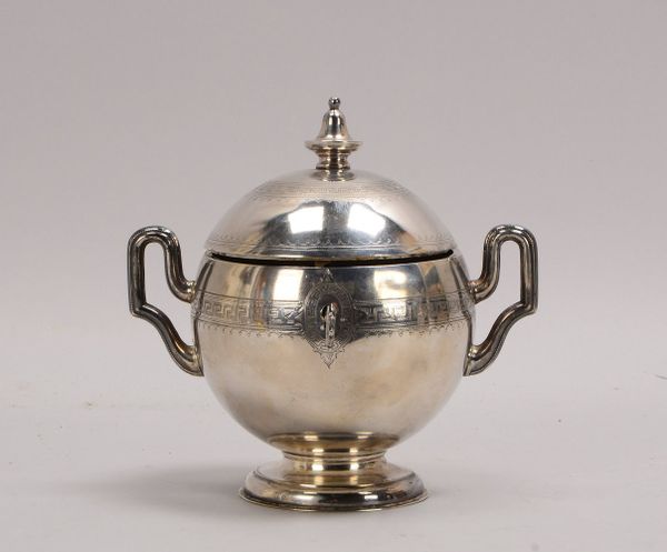 Zuckerdose, 750 Silber, mehrf. punz., Mäanderband-Verz., innen verg.; Gew. 285 g