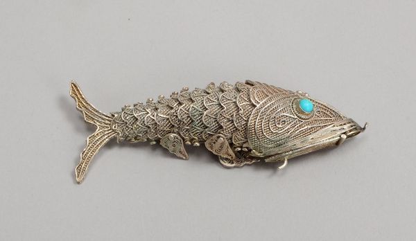 Judaica-Sammlerst., Silber, figürl. Besamim-Büchse, Fischform, 2-f. Türkisbesatz