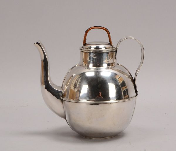 Teekanne (um 1900), Sterlingsilber, mehrf. punz., Deckel mit geflochtenem Griff; Gew. 330 g