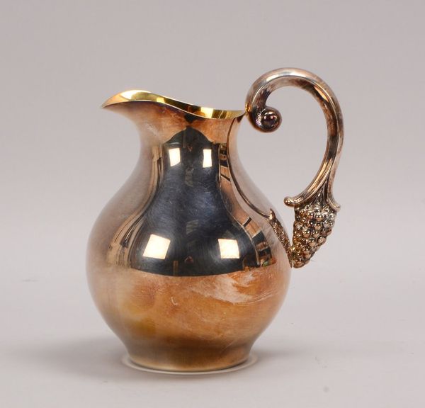 Weinkrug, 925 Sterlingsilber, ovoider Korpus, Henkel mit flor. Dekor, Innenverg.