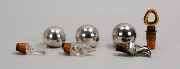 Kleine Flaschenstöpsel-Sammlung, verschiedene Ausführungen und Materialien, 7 Stück: 3x Wilkens, 925