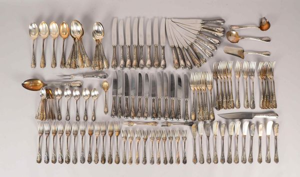 Umfangreiches Tafelbesteck: Speise- und Kaffeeservice, 90er Auflage, 125-tlg. - im Holzkasten