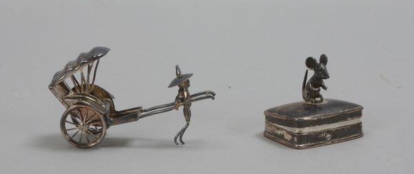 2 Sammlerobjekte, 925 Sterlingsilber: Pillendöschen und kl. Figur ('Rikscha'); Gew. 36 g