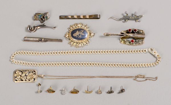 Silberschmuck-Konvolut: Halsketten, Anhänger, Broschen, u.a.; Gew. 130 g