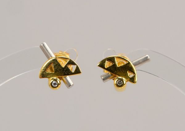 Paar Ohrstecker, 750 GG und Platin, jew. mit kl. Diamant; Maße 8 x 9 mm, Gew. 1,90 g