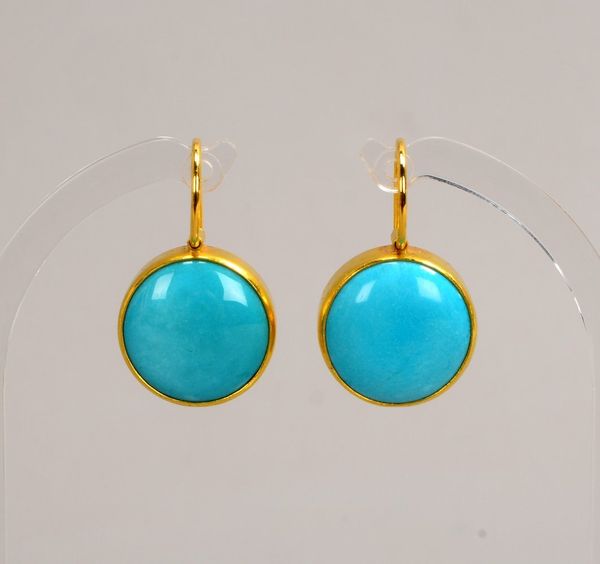 E. Krützkamp, Paar Designer-Ohrhänger, 900 Gold, je mit Türkis-Cabochon/Ø 16 mm