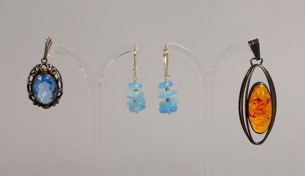 3 Silberschmuck-Teile: 2x Anhänger und Paar Ohrhänger, mit Bernstein, Aquamarin, u.a.