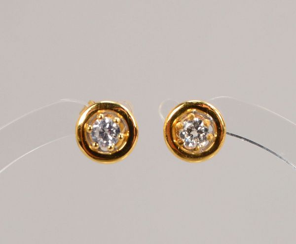 Paar Ohrstecker, 750 GG/WG (gest.), jew. mit Diamant von je 0,18 ct, Weiß - P2
