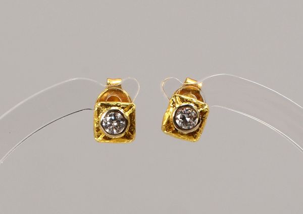 Paar Ohrstecker, 585 GG (gest.), mit je einzelnem kl. Brill./ca. 0,10 ct; Gew. 1,20 g