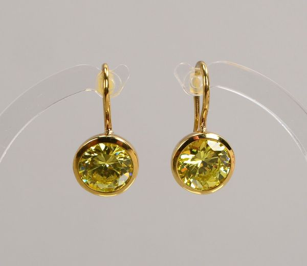 Paar Ohrhänger, 333 GG (gest.), mit je einzelnem Peridot/Ø 10 mm; Länge 22 mm, Gew. 4,60 g