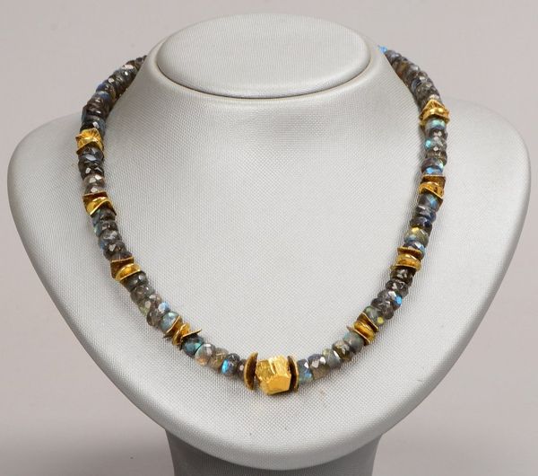 Collier, Labradorit, mit Pyritstein und Messing-Zwischenelementen; Länge 42 cm