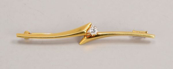Brosche, 585 GG (gest.), mit Brillant von 0,15 ct; Länge 6 cm, Gewicht 3,30 g