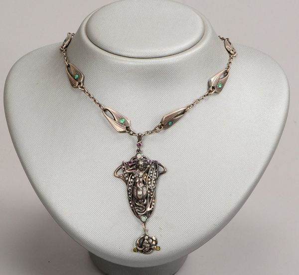 Collier (Jugendstil), Silber, mit Opalbesatz und Diamanten; Länge 38 cm, Gew. 20 g