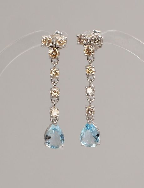 Paar Ohrstecker, 585 WG (gest), jeweils mit Aquamarin und 6x Brill./ca. 1,27 ct