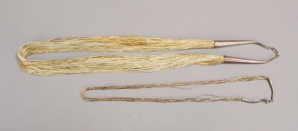 2 Halscolliers, 925 Sterlingsilber, versch. Ausführungen, jeweils mehrsträngig
