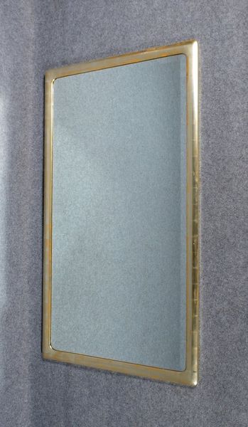 Wandspiegel, Holzrahmen versilbert, mit facettiertem Spiegelglas; Maße 160 x 90 cm