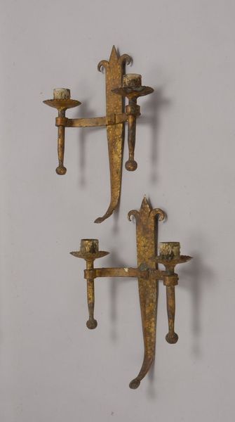 Paar Wand-Kerzenhalter, Eisen, jeweils 2-flammig, farbig gefasst; Höhe 40,5 cm
