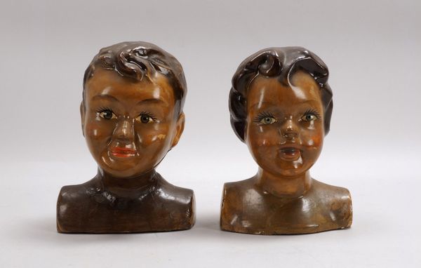 Paar Portraitbüsten (1920er/1930er Jahre), 'Geschwisterpaar', wohl Pappmaché